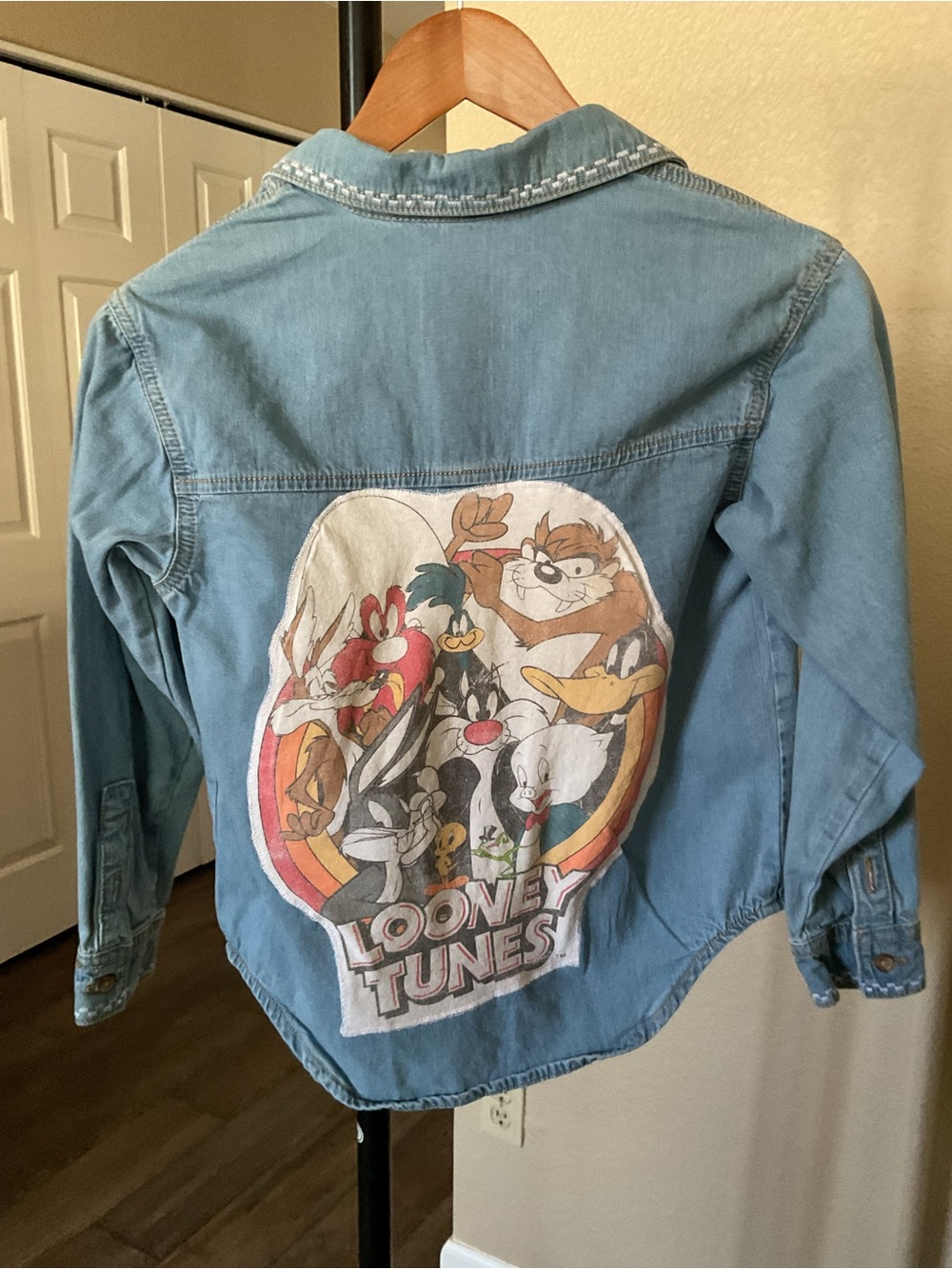 🌞✨AZThriftsoul Summer Reset Sale!⭐️🌵 Kids Upcycled Looney Tunes button up shirt